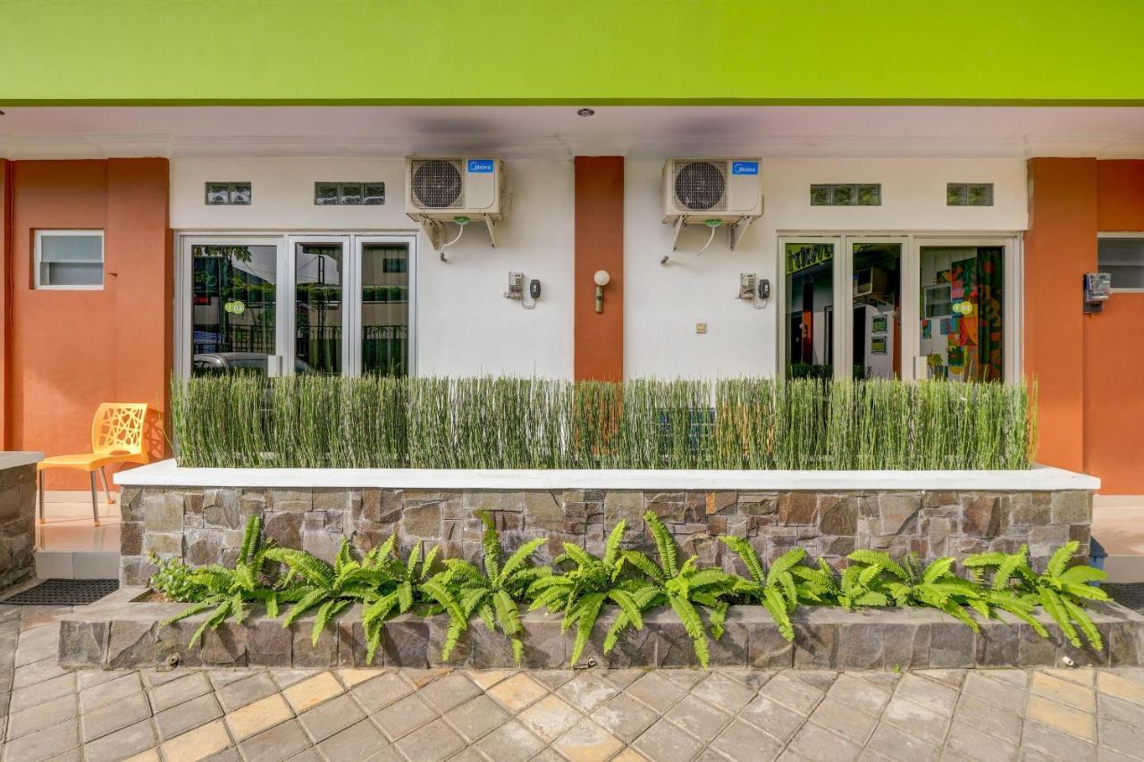 Hotel Super Oyo 3496 Griya Gayatri Syariah Melati Exterior foto